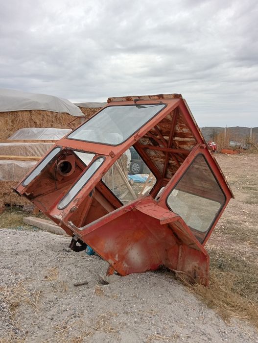 Vând cabină de tractor U650