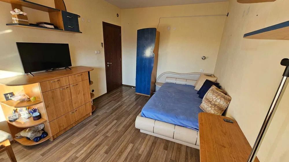 Дава се под наем Тристаен апартамент в Варна, Левски - 78 кв.м за 620 € - Снимка #2