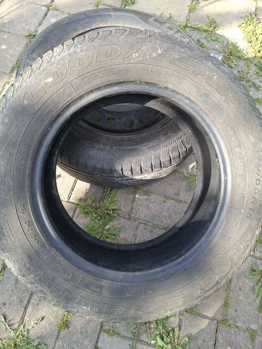 De vânzare 4 anvelope 2cu tot cu jantă tablă