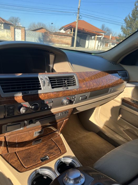 BMW 735i на части