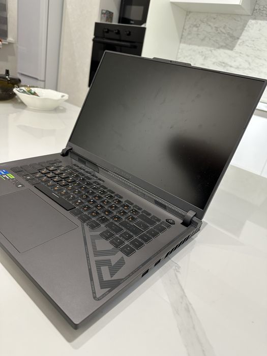 Продаю игровой ноутбук ASUS ROG Strix