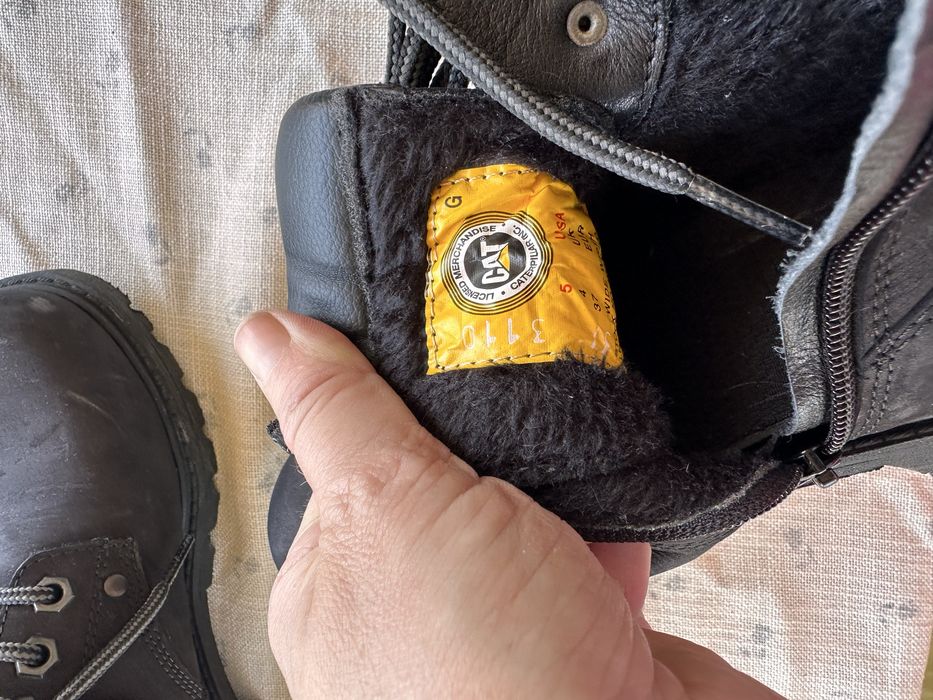 Зимни обувки CAT 37 номер