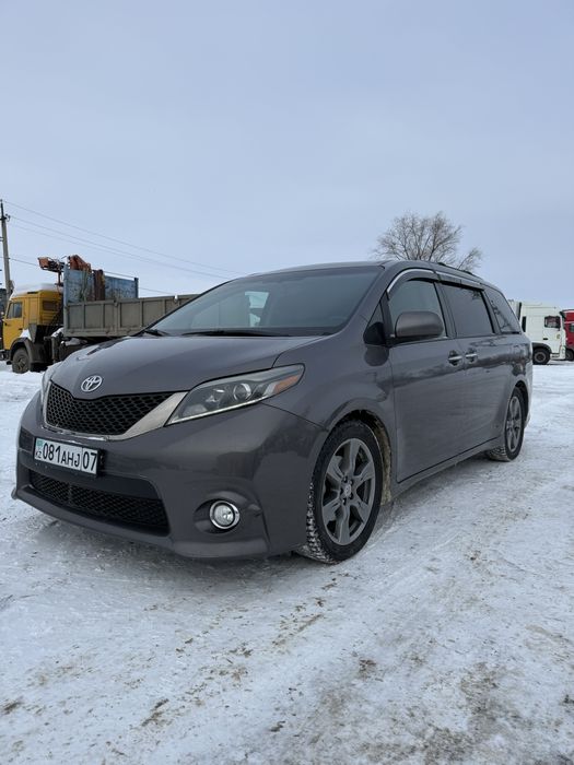 Toyota Sienna SE 2017 гв.