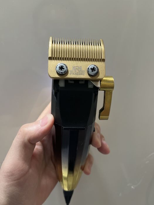 Продам машинку для стрижки волос