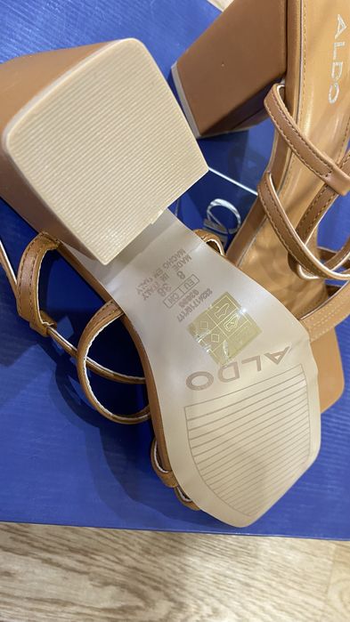 Коричневые босоножки, 38 размера