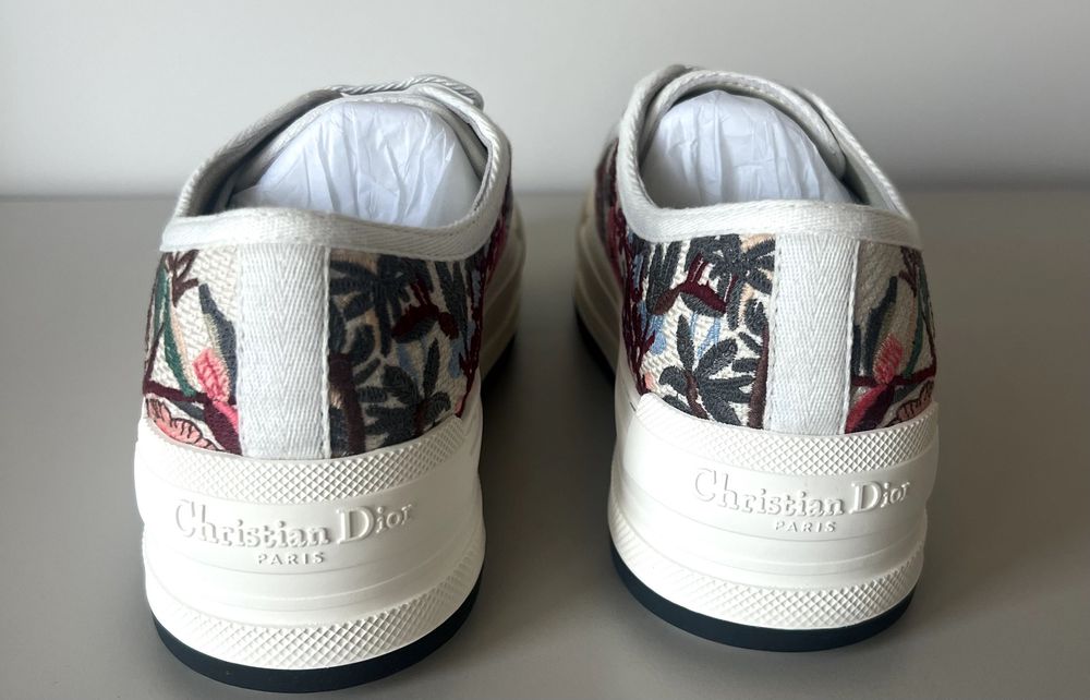 Дамски кецове обувки маратонки Dior. Налични 37 и 38 номер.