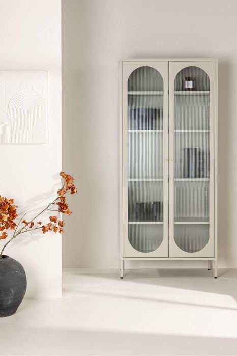 Комоды, тумбочки, консоли, шкафчики