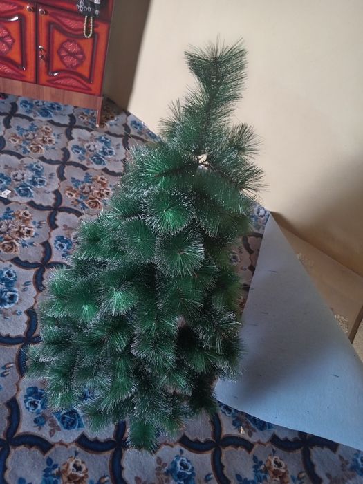 Yangi yil archasi sotiladi