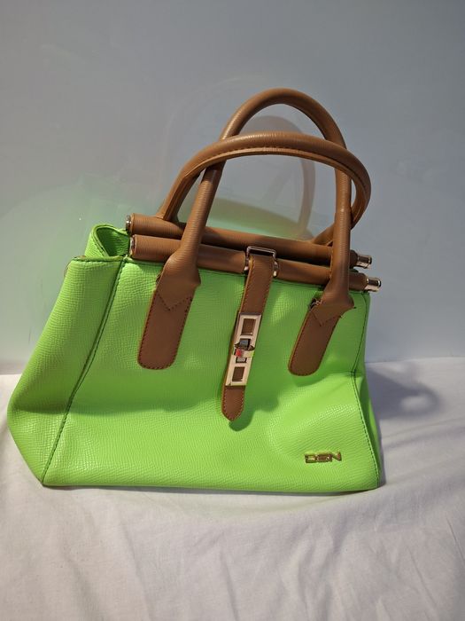 Дамски чанти продавам