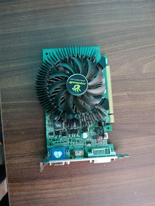 Manli NVIDIA GeForce GT 440.
Память: DDR5.