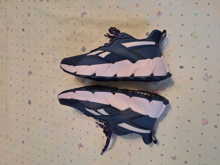 Чисто нови дамски маратонки REEBOK