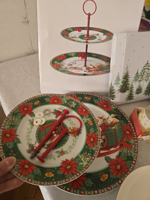 Коледен сет от 2 купички, 2 чинии, свещичка и поставка