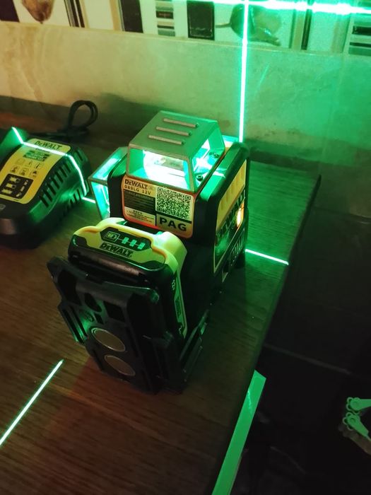 Nivel laser dewalt cu 12 linii Nou