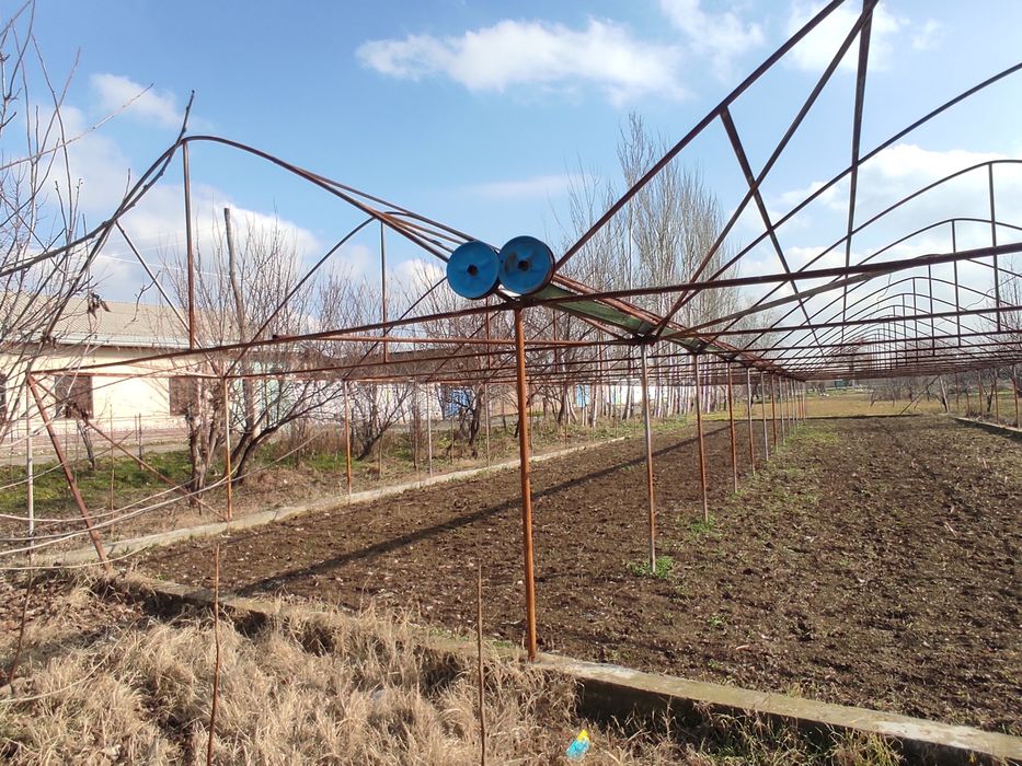 Parnik sotiladi 36ga12