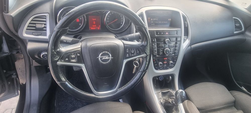 Opel astra j  2012