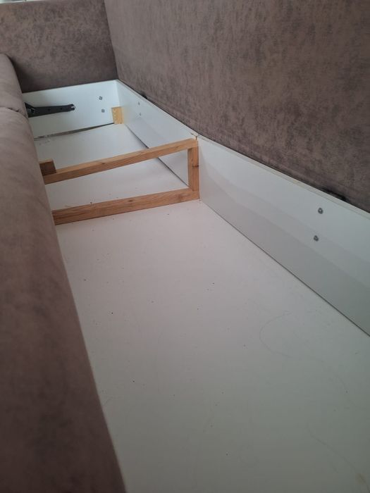 угловой диван коричневый