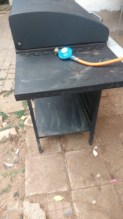 Грил на газ в много добро състояние, барбекю