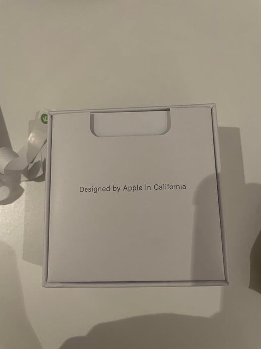 Apple AirPods 4 с Active Noise Cancellation (ANC)
