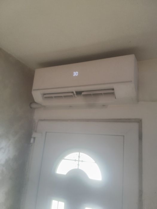 Vând aer condiționat aer rece și cald