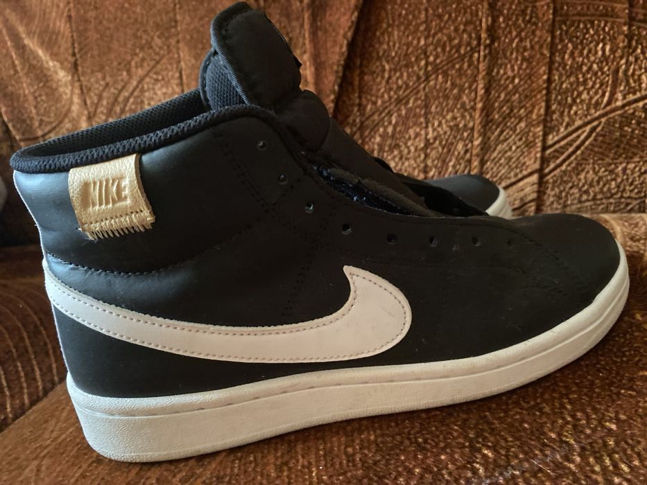 Adidasi nike negri marimea 40.5 , noi purtati o singura data