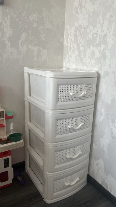 Продам пластиковый комод