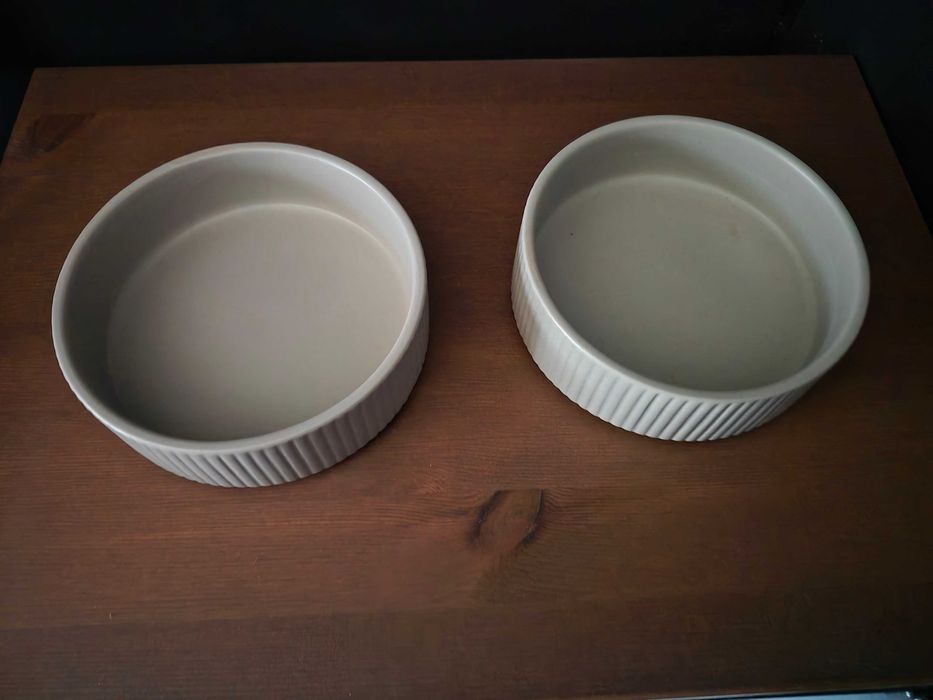 Stâlp de zgâriat pentru pisică + castroane ceramică + 2 jucării