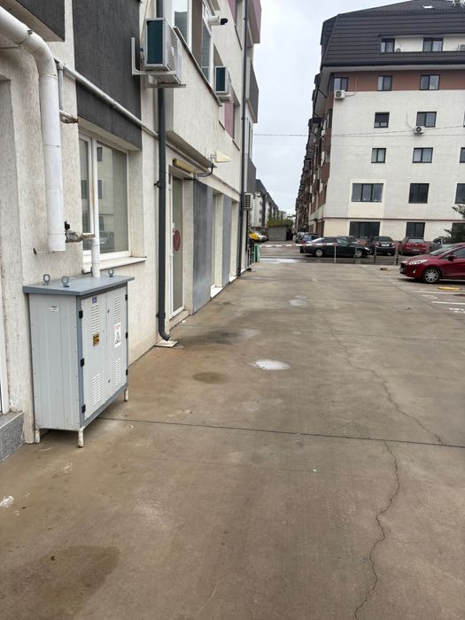 Inchiriez spatiu destinat saloanelor birourilor