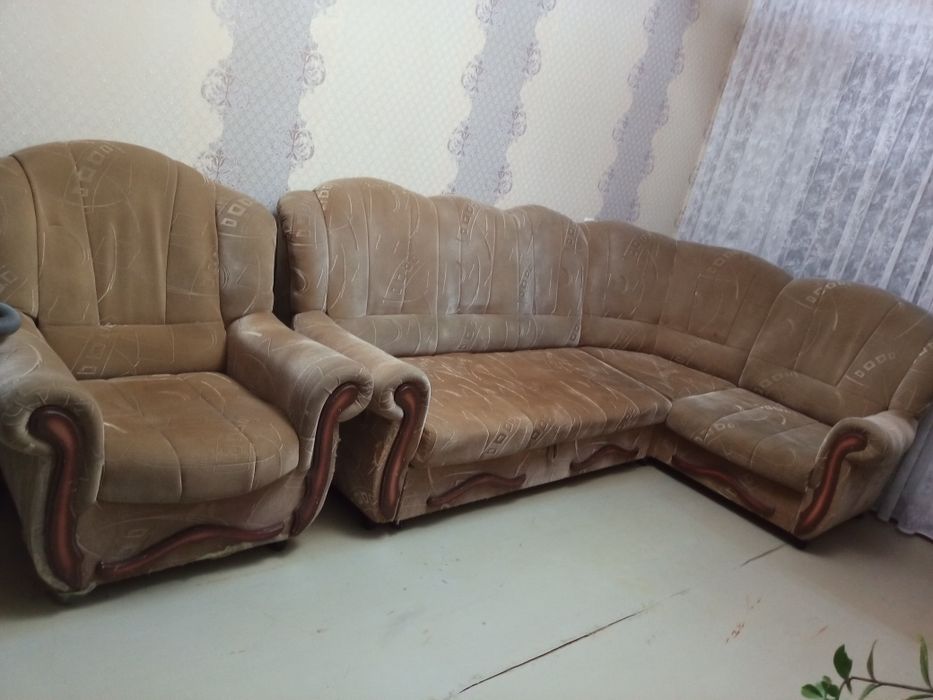 Отдам даром диван и кресло