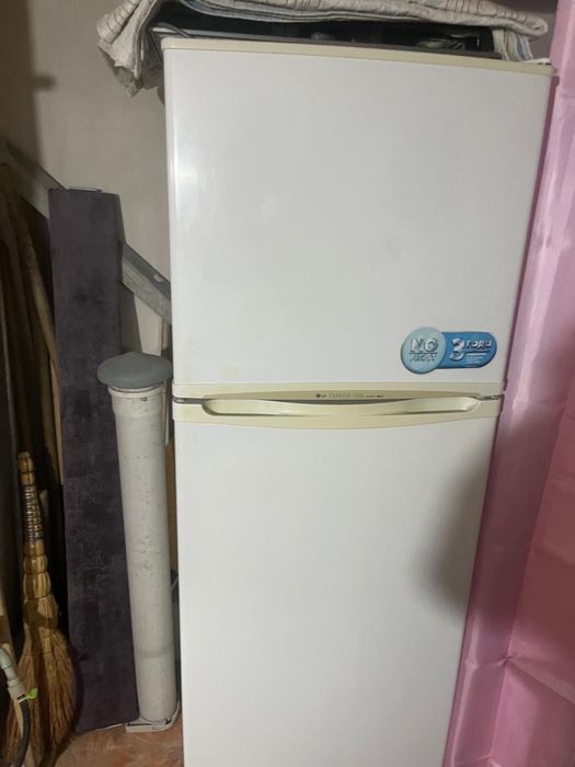 Жасап тұрған холодильник