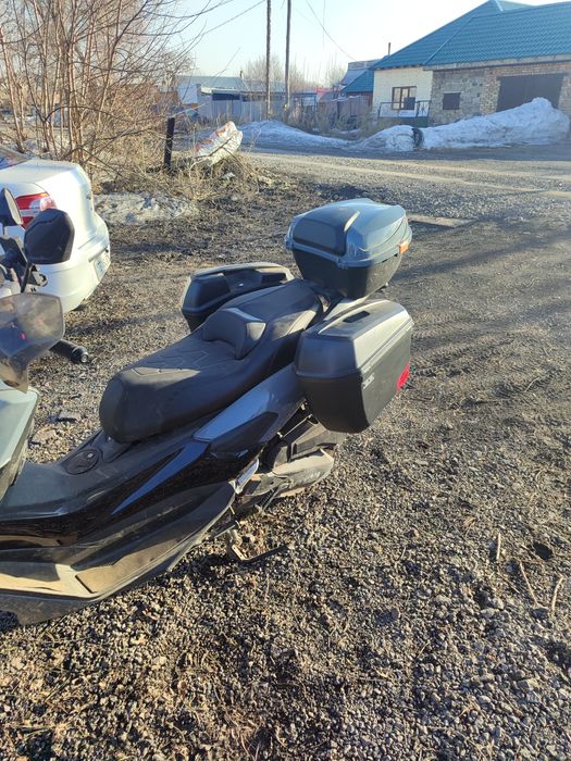 Продаю скутер m-max