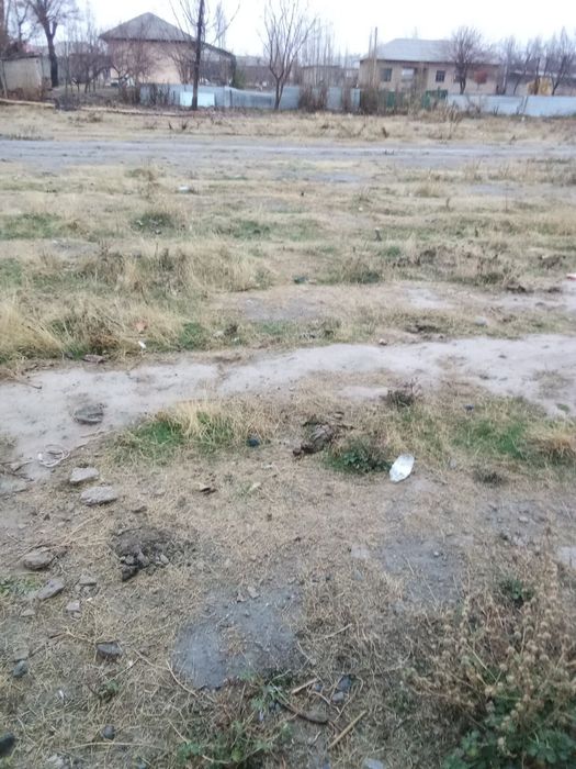 Учаска сотилади 10 сотих ярмини булиб хам сотилади кадастири Бор.