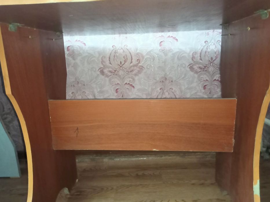 Продам обеденный стол