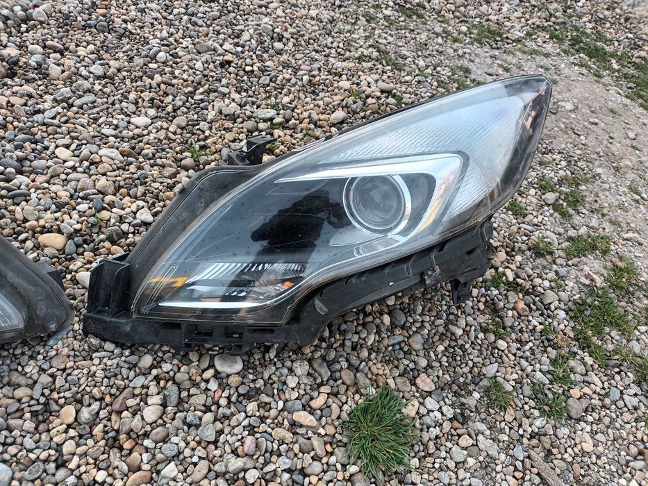ляв и десен фар за опел зафира ц 11-16 OPEL ZAFIRA C