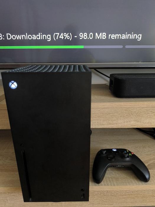 Vind Xbox Series X, 1TB SSD, 4K-120 FPS, impecabil că Nou!