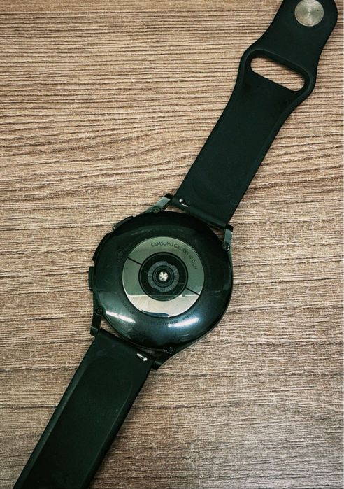 Смарт-часы Samsung Galaxy Watch 4