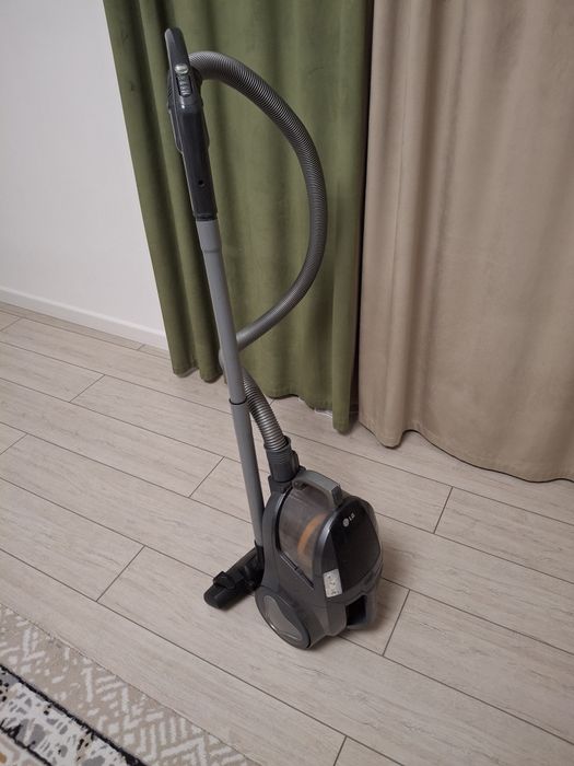 Пылесос LG 2000W