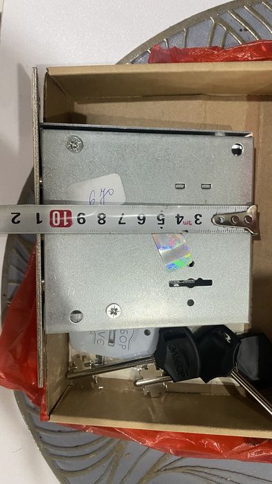 Продам новый врезной замок для двери