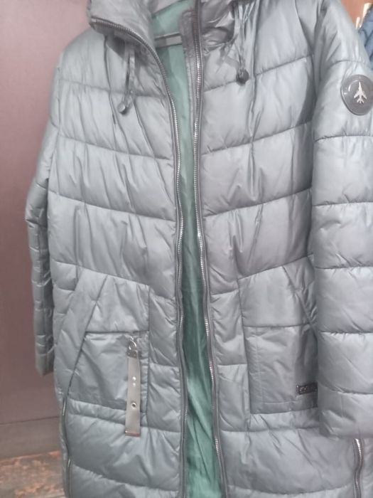 Продам пуховик надевала 2 разаа