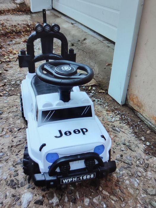 Продам детскую машинку