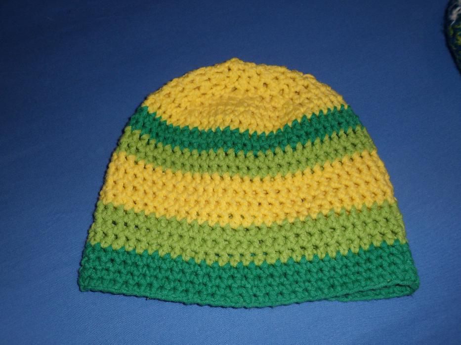 Продавам ръчно плетени шапки