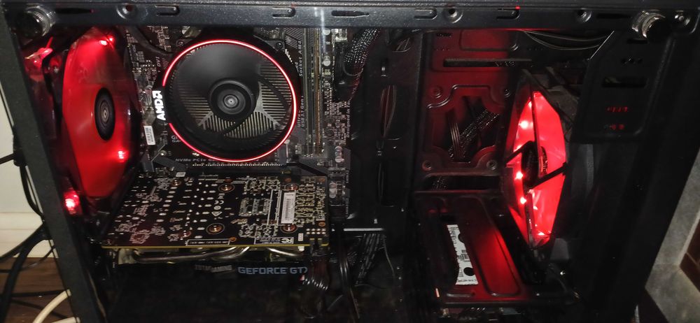 Gaming PC = Ryzen 5 2600x / 1660 Ti / 16GB / SSD 250