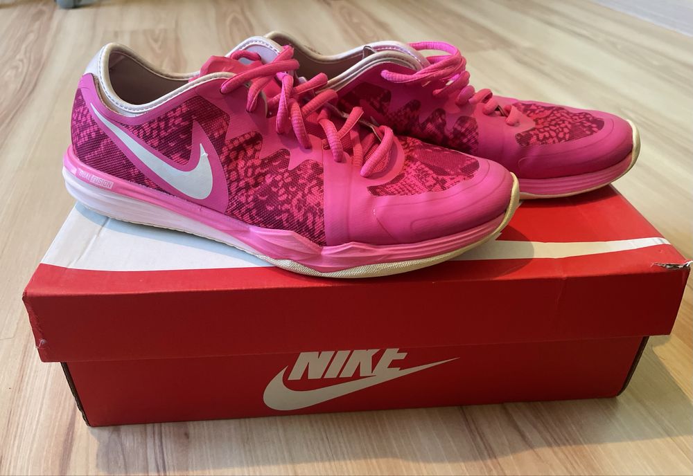 Дамски оригинални маратонки Nike