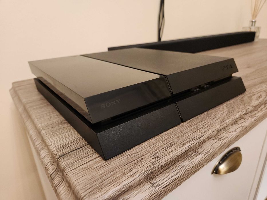 PlayStation 4 (PS4) 500GB - Complet functional, soft 11.02 (modabil)