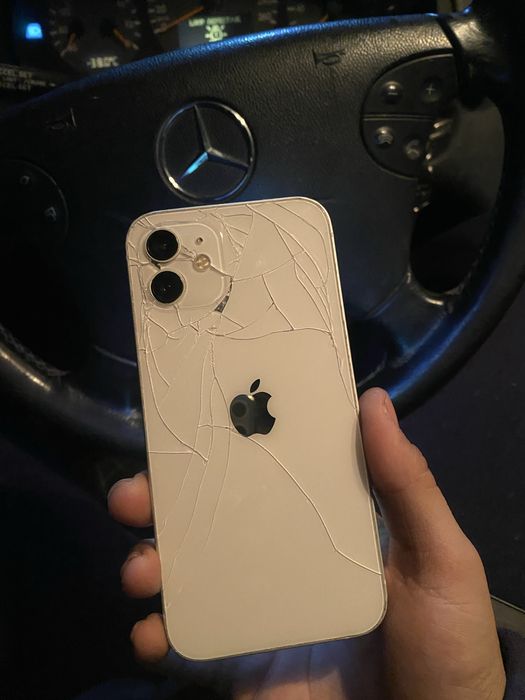 Продам Iphone 12