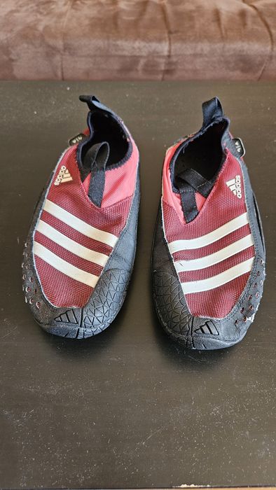 Няколко чифта мъжки обувки номер 42