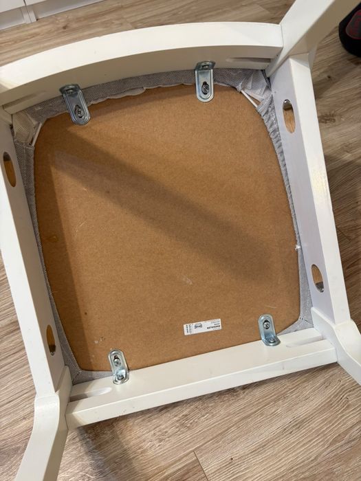 Masa extensibila cu scaune tapitate Ikea
