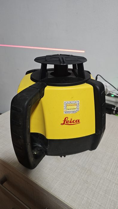 Vând laser leica 610-810