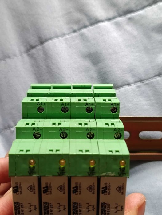 Релета с бобина на 12V