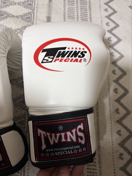 Боксови ръкавици Twins 16oz
