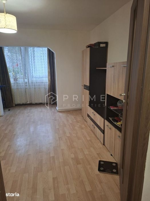 Apartament decomandat cu 3 camere Dambu Pietros